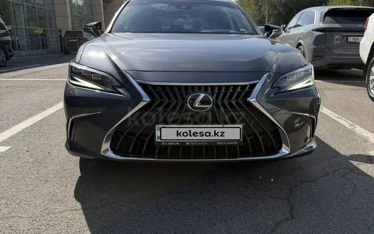 Lexus ES 250 2023 года за 32 000 000 тг. в Алматы