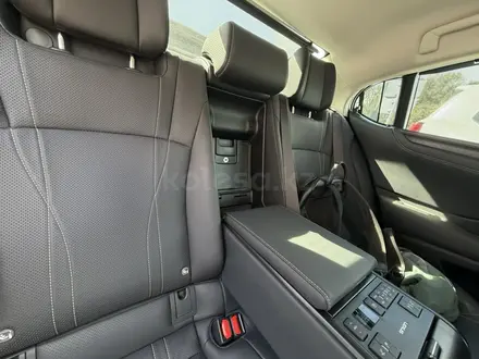 Lexus ES 250 2023 года за 32 000 000 тг. в Алматы – фото 15
