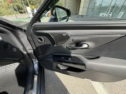 Lexus ES 250 2023 года за 32 000 000 тг. в Алматы – фото 17