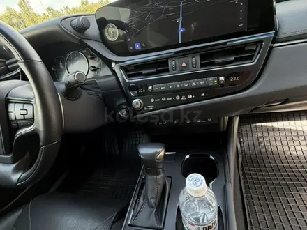 Lexus ES 250 2023 года за 32 000 000 тг. в Алматы – фото 19