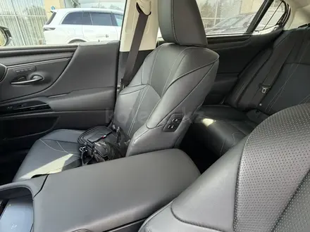 Lexus ES 250 2023 года за 32 000 000 тг. в Алматы – фото 29