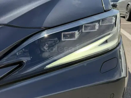 Lexus ES 250 2023 года за 32 000 000 тг. в Алматы – фото 37