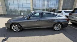Lexus ES 250 2023 года за 32 000 000 тг. в Алматы – фото 4