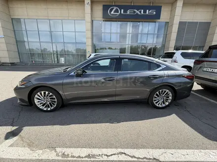 Lexus ES 250 2023 года за 32 000 000 тг. в Алматы – фото 4