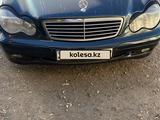 Mercedes-Benz C 180 2001 годаfor3 700 000 тг. в Караганда