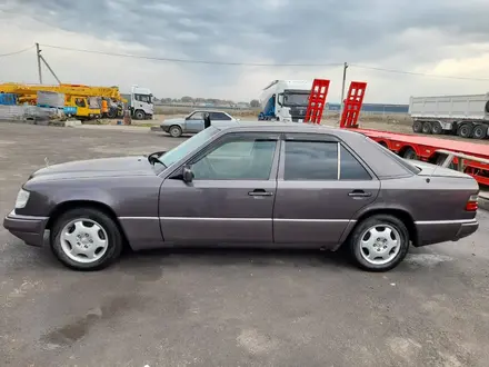 Mercedes-Benz E 280 1995 года за 2 800 000 тг. в Алматы