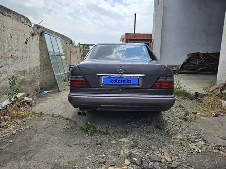 Mercedes-Benz E 220 1994 года за 1 800 000 тг. в Тараз – фото 3