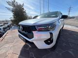 Toyota Hilux Prestige 2025 года за 28 290 000 тг. в Караганда