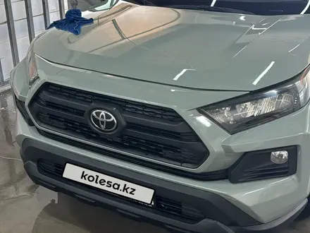 Toyota RAV4 2021 года за 13 850 000 тг. в Алматы – фото 12