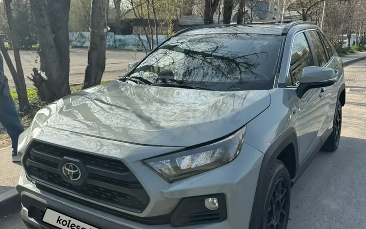 Toyota RAV4 2021 года за 13 850 000 тг. в Алматы