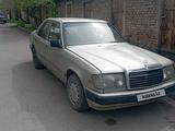 Mercedes-Benz E 260 1988 года за 500 000 тг. в Алматы