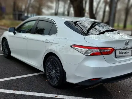 Toyota Camry 2019 года за 12 400 000 тг. в Алматы – фото 5