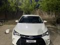 Toyota Camry 2015 года за 7 000 000 тг. в Актобе – фото 2