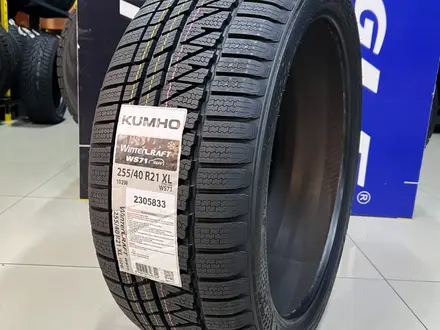 255/40R21 102W Kumho 2024 Wintercraft WS71 за 120 000 тг. в Алматы