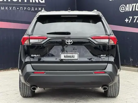 Toyota RAV4 2020 года за 17 800 000 тг. в Актобе – фото 4