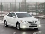 Toyota Camry 2010 года за 6 740 000 тг. в Шымкент – фото 2