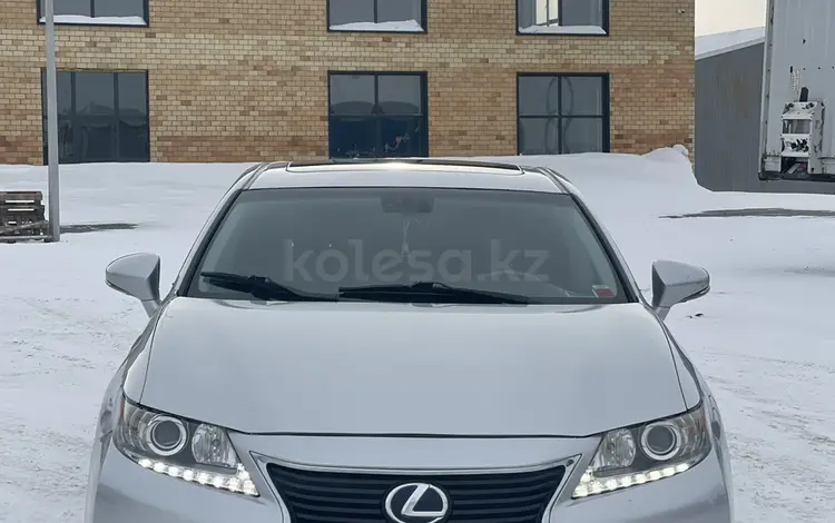 Lexus ES 300h 2013 года за 12 000 000 тг. в Астана