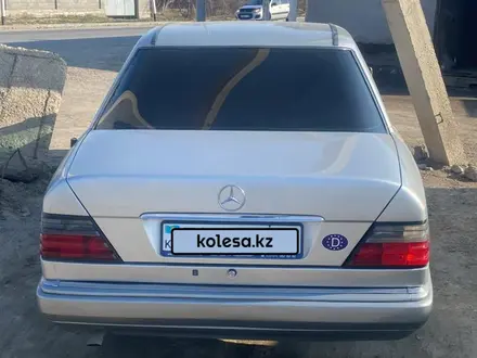 Mercedes-Benz E 220 1995 года за 2 800 000 тг. в Туркестан – фото 2