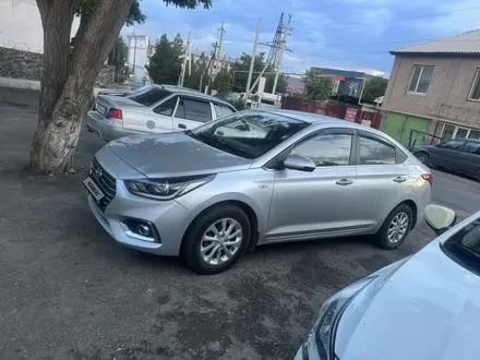 Hyundai Accent 2018 года за 6 700 000 тг. в Шымкент – фото 2