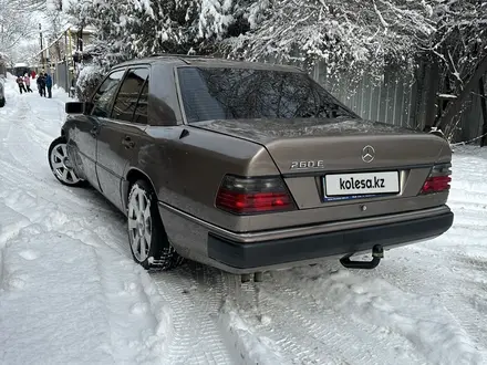 Mercedes-Benz E 260 1991 года за 2 600 000 тг. в Алматы – фото 3