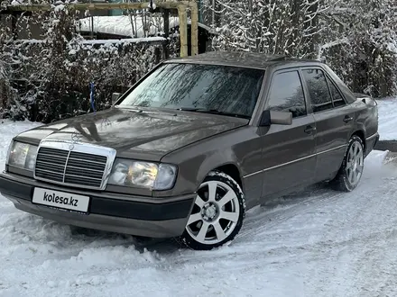 Mercedes-Benz E 260 1991 года за 2 600 000 тг. в Алматы – фото 16