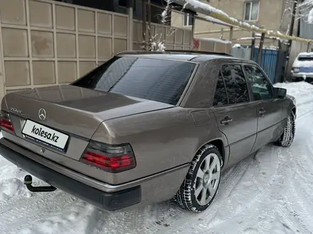 Mercedes-Benz E 260 1991 года за 2 600 000 тг. в Алматы – фото 5