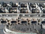 Головка на мерседес 104 двигатель за 70 000 тг. в Караганда – фото 4