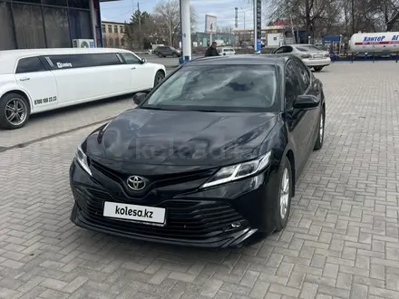 Toyota Camry 2018 года за 14 000 000 тг. в Караганда