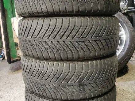 Резина 215/55 r17 Good Year из Японии за 62 000 тг. в Алматы