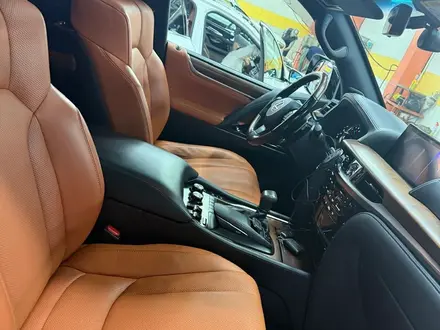 Lexus LX 570 2016 года за 36 800 000 тг. в Алматы – фото 4
