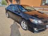 Toyota Camry 2013 годаүшін8 100 000 тг. в Актобе – фото 2