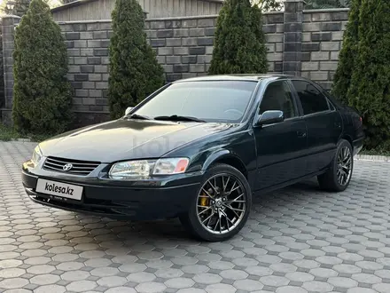 Toyota Camry 1998 года за 2 600 000 тг. в Алматы