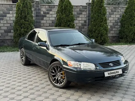 Toyota Camry 1998 года за 2 600 000 тг. в Алматы – фото 3