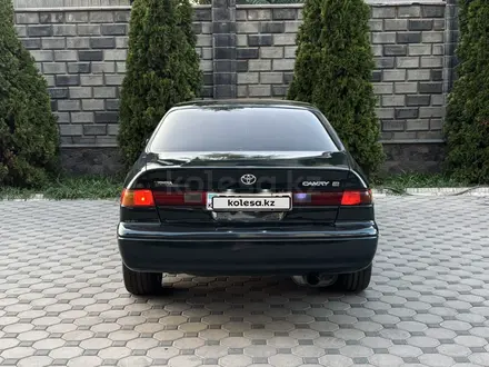 Toyota Camry 1998 года за 2 600 000 тг. в Алматы – фото 5