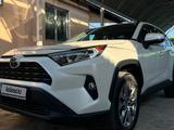 Toyota RAV4 2021 года за 17 500 000 тг. в Шымкент – фото 2