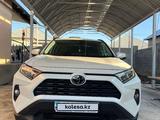 Toyota RAV4 2021 года за 17 500 000 тг. в Шымкент