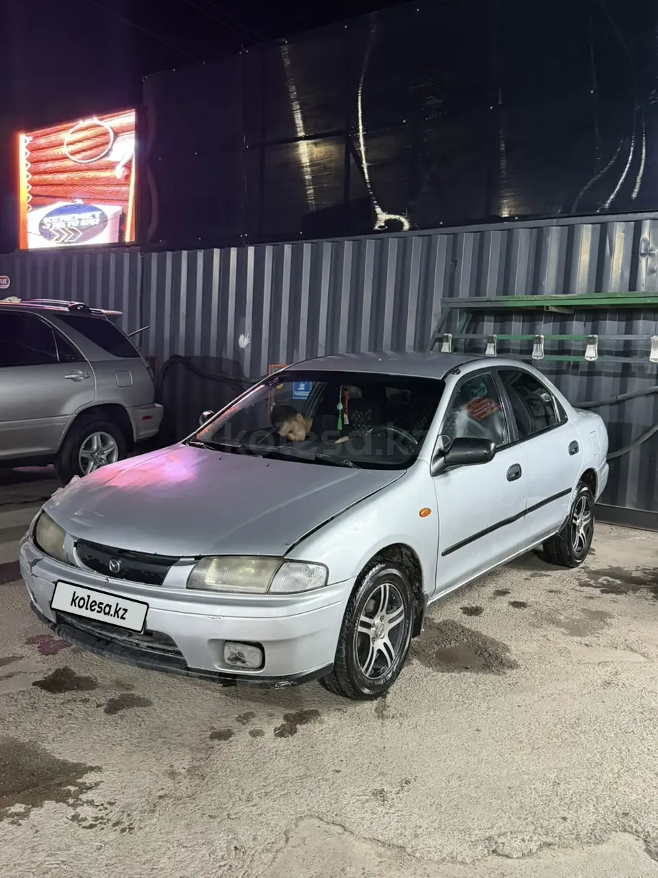 Mazda 323, 1998
