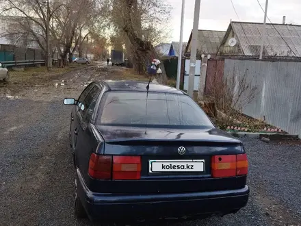 Volkswagen Passat 1995 года за 1 000 000 тг. в Актобе – фото 2