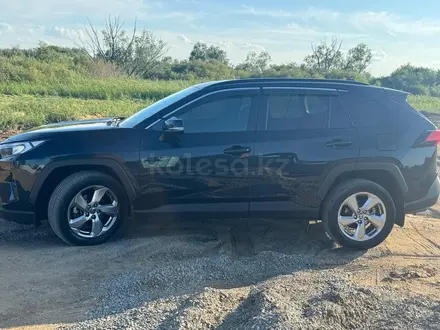 Toyota RAV4 2020 года за 11 000 000 тг. в Астана – фото 2