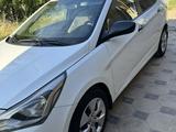 Hyundai Solaris 2015 года за 5 500 000 тг. в Шымкент – фото 2