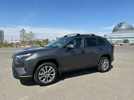 Toyota RAV4 2022 года за 18 500 000 тг. в Астана – фото 3