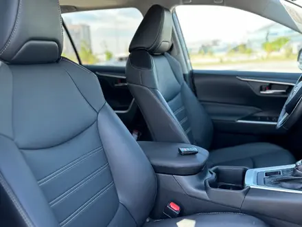 Toyota RAV4 2022 года за 18 500 000 тг. в Астана – фото 31