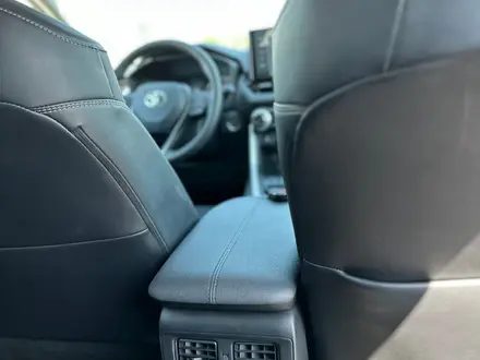 Toyota RAV4 2022 года за 18 500 000 тг. в Астана – фото 36
