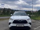 Toyota Highlander 2022 года за 28 900 000 тг. в Караганда