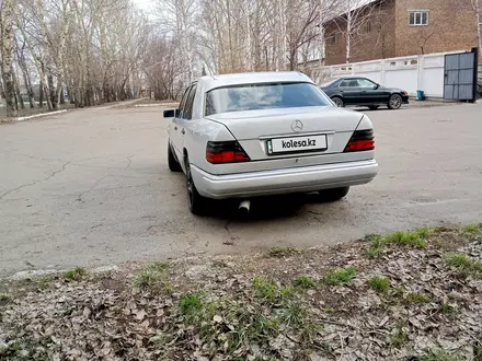 Mercedes-Benz E 230 1992 года за 2 800 000 тг. в Усть-Каменогорск – фото 3