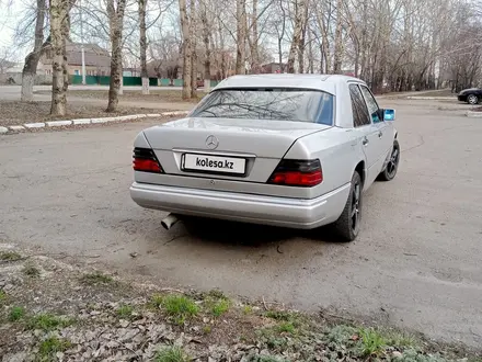 Mercedes-Benz E 230 1992 года за 2 800 000 тг. в Усть-Каменогорск – фото 4