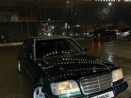 Mercedes-Benz E 220 1995 года за 3 100 000 тг. в Алматы