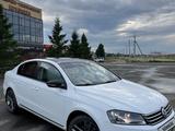 Volkswagen Passat 2012 года за 4 500 000 тг. в Уральск – фото 2