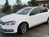 Volkswagen Passat 2012 года за 4 500 000 тг. в Уральск – фото 3