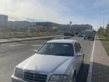 Mercedes-Benz C 200 1998 года за 2 400 000 тг. в Астана